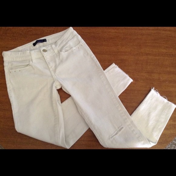 white levi ripped jeans